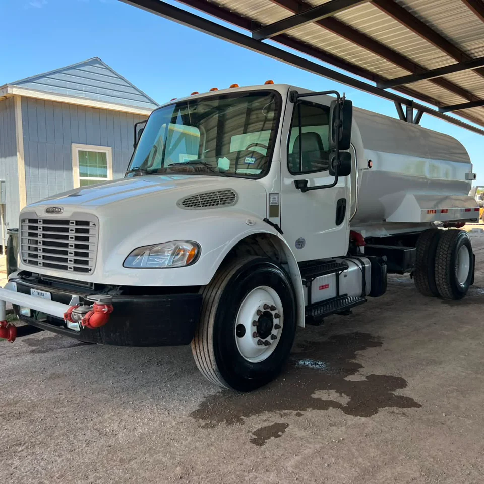 Camión pipa Freightliner 2,500 galones, detalle A