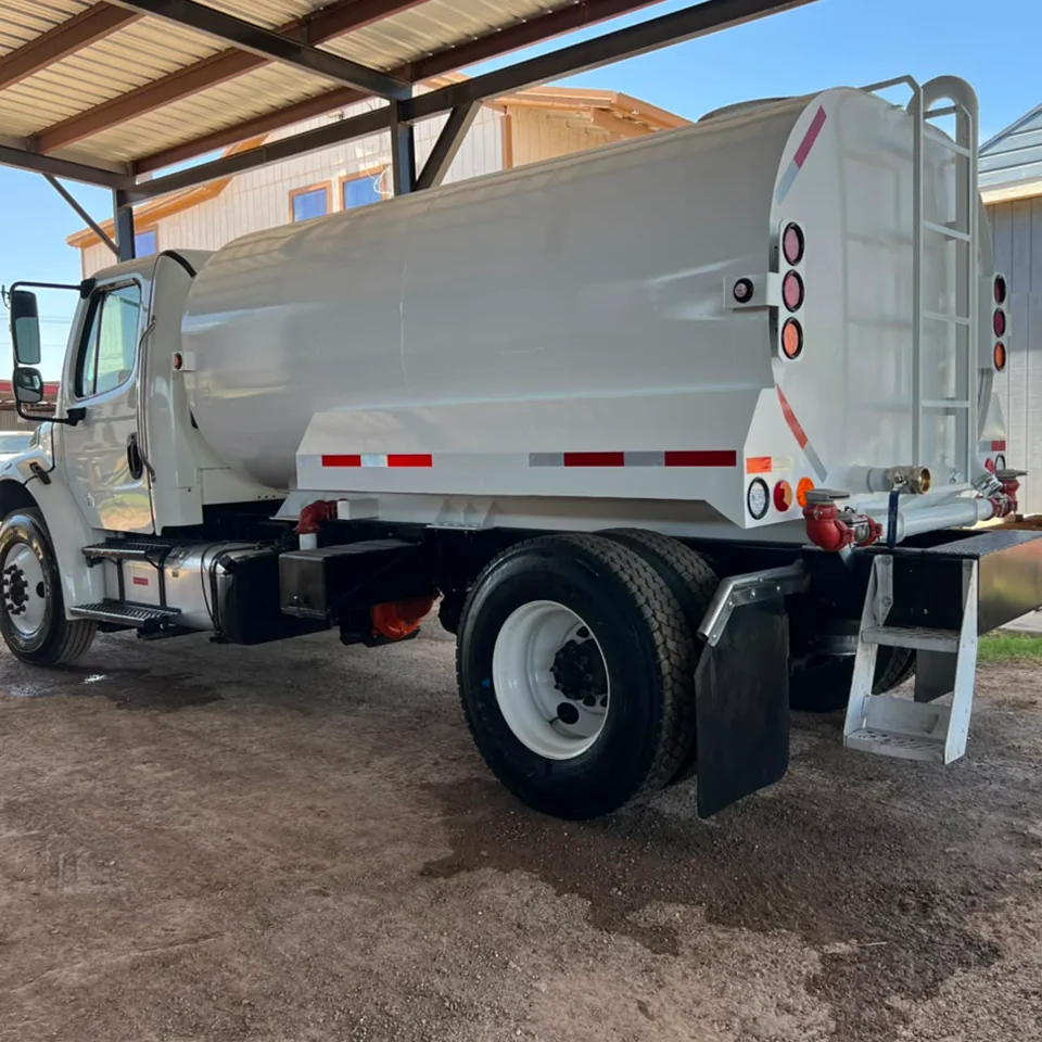 Camión pipa Freightliner 2,500 galones, detalle B